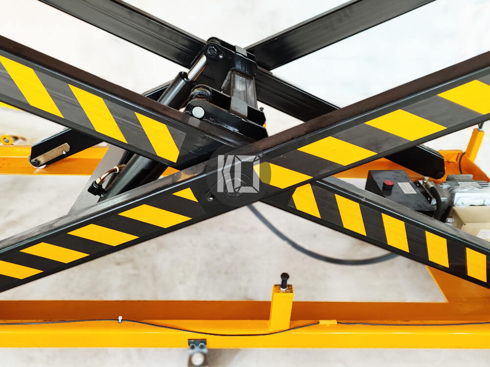 hydraulic scissor lift for welding table - close up